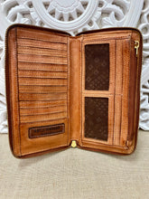 Load image into Gallery viewer, Wallis Wallet - Honey