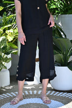 Load image into Gallery viewer, Breeze Cropped Pants - Black