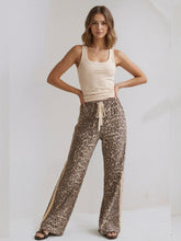 Load image into Gallery viewer, Elastic Waist Denim Jeans - Leopard
