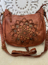 Load image into Gallery viewer, Carrera Zip Round Bag - Tan