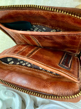 Load image into Gallery viewer, Wilder Wallet - Tan