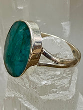 Load image into Gallery viewer, Indian Emerald Oval Sterling Silver Ring