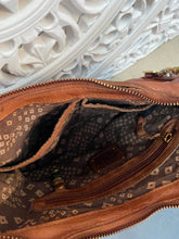 Load image into Gallery viewer, Carrera Zip Round Bag - Tan