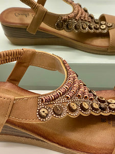 Side view of brown wedge sandals showing 5 cm heel and elastic strap.