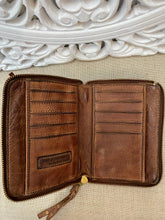 Load image into Gallery viewer, Veronica Wallet - Oak