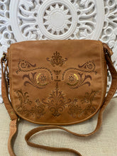 Load image into Gallery viewer, Palais Shoulder Bag - Honey