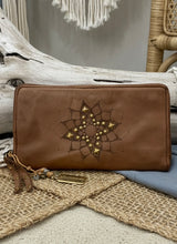 Load image into Gallery viewer, Carrera Zip Wallet - Taupe