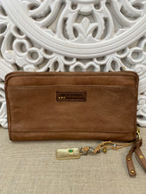Load image into Gallery viewer, Carrera Zip Wallet - Taupe