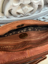 Load image into Gallery viewer, Carrera Zip Round Bag - Tan