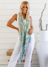 Load image into Gallery viewer, Blue Border Scarf With Tassels