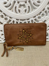 Load image into Gallery viewer, Carrera Zip Wallet - Taupe