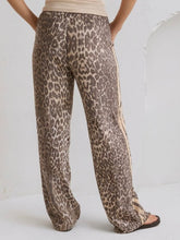 Load image into Gallery viewer, Elastic Waist Denim Jeans - Leopard