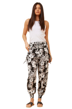 Load image into Gallery viewer, Harem Pants - black/White Damask