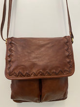 Load image into Gallery viewer, Tippy Messenger - Oak