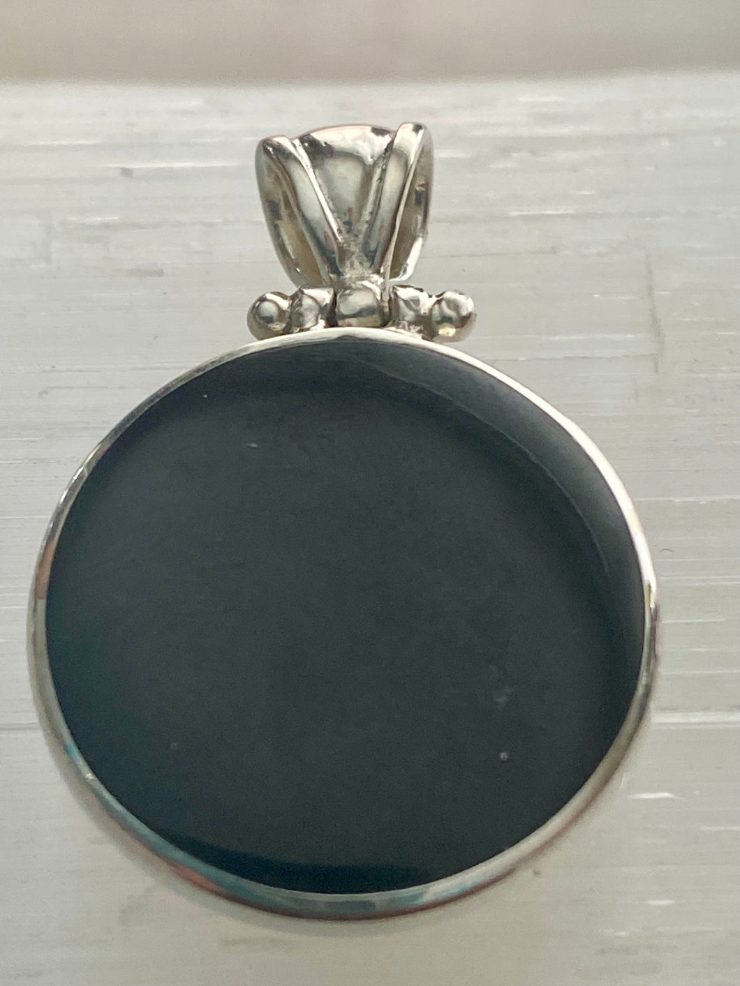 Small Two Sided Shell Disc Pendant - Mother Of Pearl / Black Shell