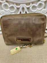 Load image into Gallery viewer, Wilder Wallet - Mud/Olive