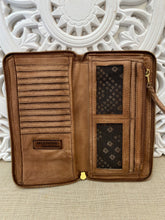 Load image into Gallery viewer, Carrera Zip Wallet - Taupe
