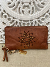 Load image into Gallery viewer, Carrera Zip Wallet - Tan