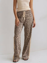 Load image into Gallery viewer, Elastic Waist Denim Jeans - Leopard