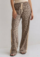 Load image into Gallery viewer, Elastic Waist Denim Jeans - Leopard