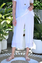 Load image into Gallery viewer, Breeze Cropped Pants - White