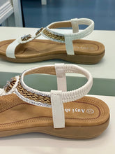 Load image into Gallery viewer, White Beaded Flat Sandals