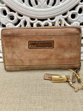Load image into Gallery viewer, Jenna Zip Round Wallet - Sand