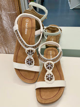 Load image into Gallery viewer, White Beaded Flat Sandals